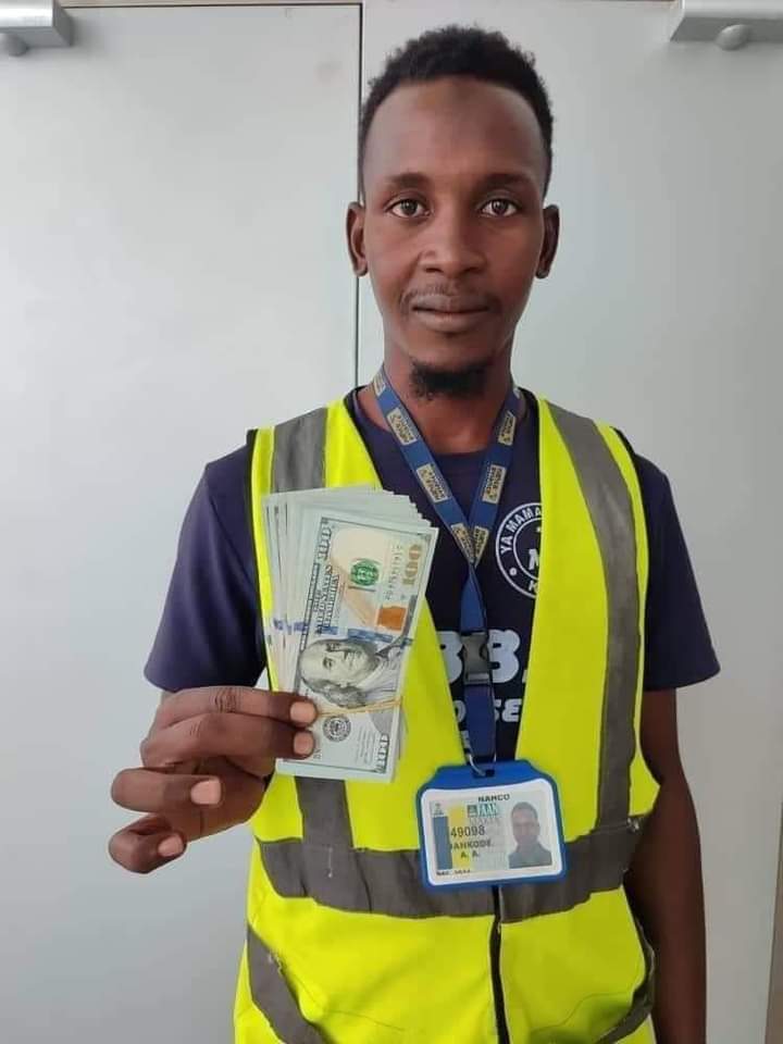 NAHCO Employee Returns $10,000 Found on Plane
