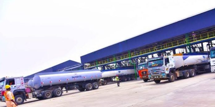 Dangote refinery reduces price of petrol to N970 per litre to ‘thank Nigerians’